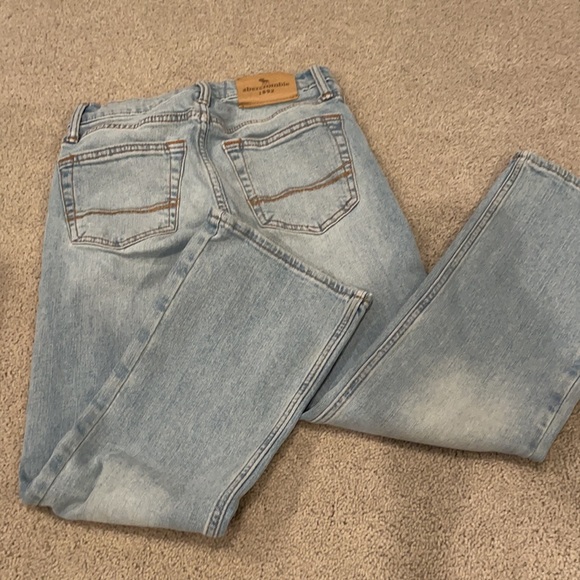 Boys Abercrombie kids boot cut blue jeans. Size 9-10 - Picture 5 of 6